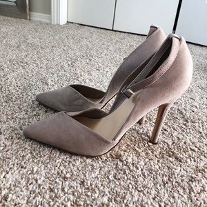 SOLD - Nude heels.